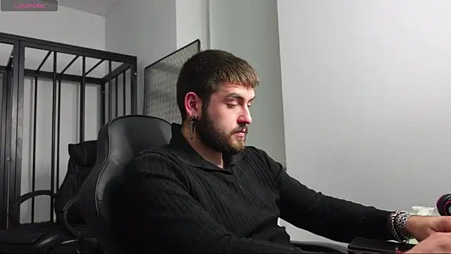 Snapshot of Mike_Platano chatting on 10-07-25, 07:11 Mike Platano online show from 10-07-25, 07:11