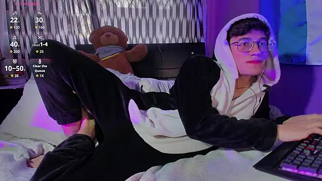 Snapshot of Lunarie_ chatting on 03-13-26, 10:49 Lunarie online show from 03-13-26, 10:49