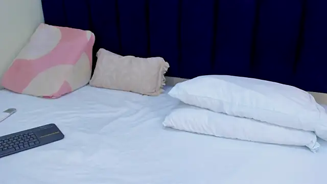 sophieturner mg online show from 03-28-26, 07:13