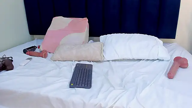 sophieturner mg online show from 04-16-26, 09:39