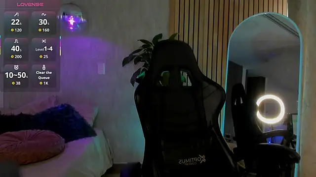 Snapshot of emma______ chatting on 10-14-25, 08:20 emma online show from 10-14-25, 08:20