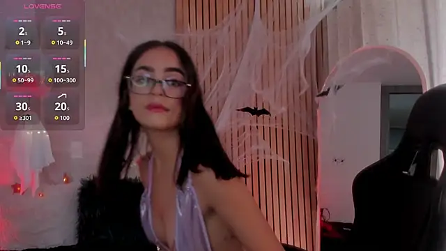 Snapshot of emma______ chatting on 10-19-25, 07:36 emma online show from 10-19-25, 07:36