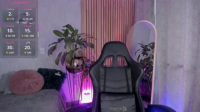 Snapshot of emma______ chatting on 11-12-25, 08:30 emma online show from 11-12-25, 08:30