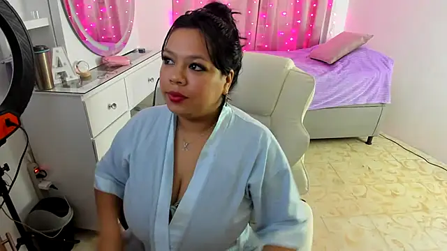 Snapshot of aynarakiss chatting on 09-19-25, 04:47 aynarakiss online show from 09-19-25, 04:47