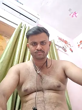 Snapshot of Frvgggghh chatting on 11-21-25, 08:35 Frvgggghh online show from 11-21-25, 08:35