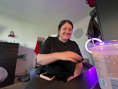 Snapshot of Prill940 chatting on 04-12-26, 08:08 Prill940 online show from 04-12-26, 08:08