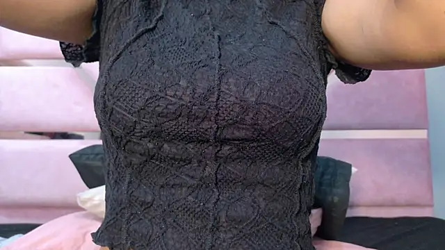 Snapshot of AngelineJolie chatting on 07-22-26, 11:24 AngelineJolie online show from 07-22-26, 11:24