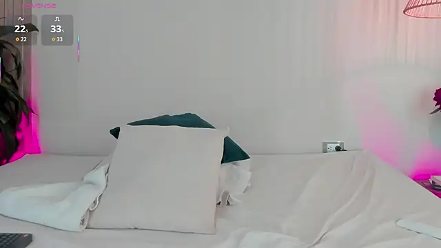 Cristalfoxy  online show from 11-06-25, 07:37