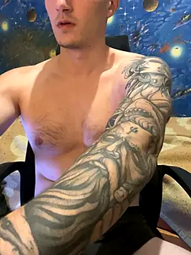 Snapshot of fronkie9384 chatting on 10-27-25, 08:57 fronkie9384 online show from 10-27-25, 08:57