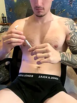 Snapshot of fronkie9384 chatting on 11-17-25, 10:43 fronkie9384 online show from 11-17-25, 10:43