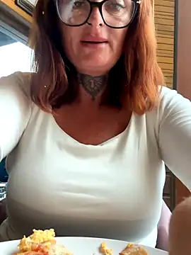 Snapshot of IrishmilfAnna chatting on 10-10-25, 10:47 IrishmilfAnna online show from 10-10-25, 10:47