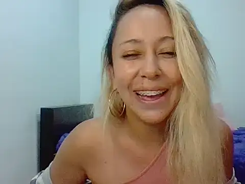 Snapshot of leah_susman chatting on 09-12-25, 02:33 leah susman online show from 09-12-25, 02:33