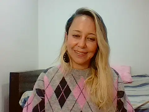 Snapshot of leah_susman chatting on 10-22-25, 02:06 leah susman online show from 10-22-25, 02:06