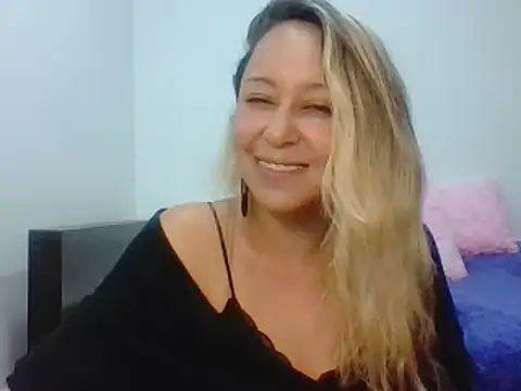 Snapshot of leah_susman chatting on 11-20-25, 01:50 leah susman online show from 11-20-25, 01:50