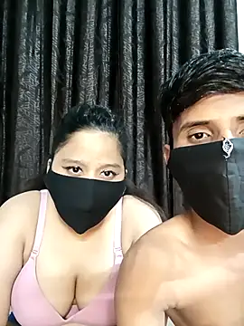 Snapshot of Beautiful_couple_70 chatting on 09-12-25, 03:45 Beautiful couple 70 online show from 09-12-25, 03:45