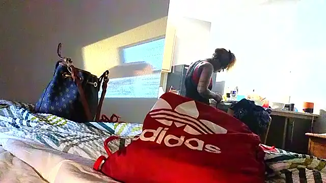 Snapshot of CinnaCakesss chatting on 10-30-25, 06:41 CinnaCakesss online show from 10-30-25, 06:41