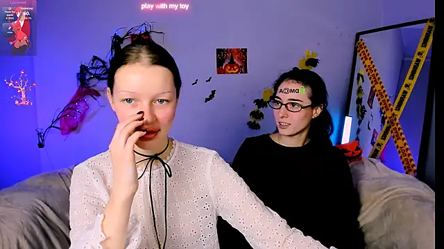 Snapshot of khloebeauty chatting on 10-25-25, 07:41 khloebeauty online show from 10-25-25, 07:41