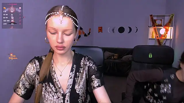 Snapshot of khloebeauty chatting on 10-31-25, 09:49 khloebeauty online show from 10-31-25, 09:49