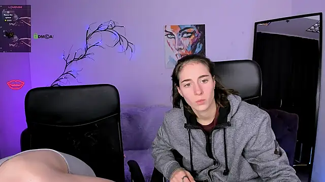 Snapshot of khloebeauty chatting on 11-09-25, 08:18 khloebeauty online show from 11-09-25, 08:18