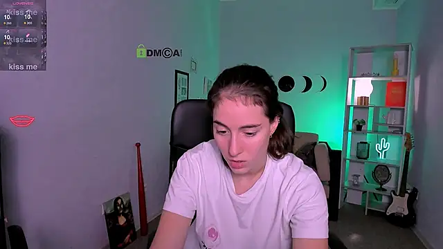 Snapshot of khloebeauty chatting on 12-03-25, 08:18 khloebeauty online show from 12-03-25, 08:18