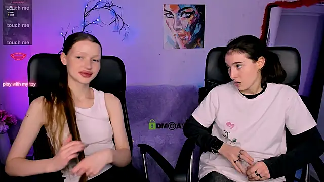 Snapshot of khloebeauty chatting on 12-13-25, 08:14 khloebeauty online show from 12-13-25, 08:14