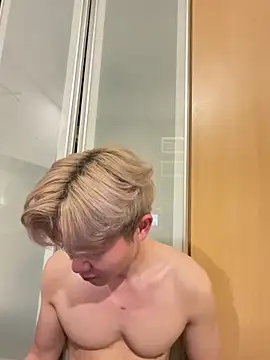 Snapshot of zachlee_69 chatting on 03-19-26, 04:11 zachlee 69 online show from 03-19-26, 04:11