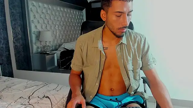 Snapshot of JhosuaCollins_ chatting on 09-10-25, 05:13 JhosuaCollins  online show from 09-10-25, 05:13