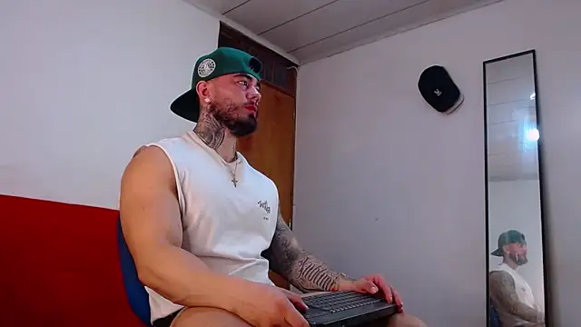 Snapshot of tommyblessd1 chatting on 05-21-26, 01:18 tommyblessd1 online show from 05-21-26, 01:18