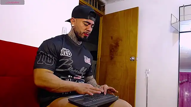 tommyblessd1 online show from 07-06-26, 05:37