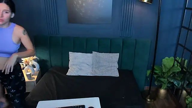 Snapshot of aliceandsia chatting on 09-10-25, 03:39 aliceandsia online show from 09-10-25, 03:39