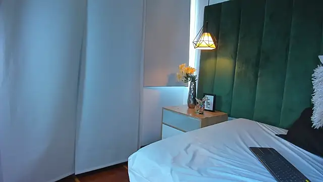 kittyy milk 001 online show from 10-17-25, 08:33