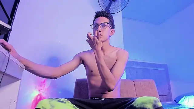 Snapshot of Cj_davis_ chatting on 09-15-25, 03:56 Cj davis online show from 09-15-25, 03:56