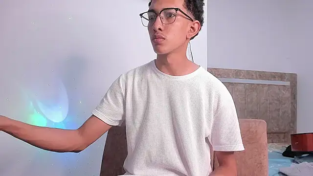 Snapshot of Cj_davis_ chatting on 10-11-25, 04:12 Cj davis online show from 10-11-25, 04:12