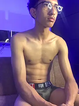 Snapshot of Cj_davis_ chatting on 11-21-25, 12:32 Cj davis online show from 11-21-25, 12:32