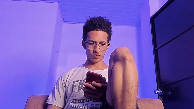 Snapshot of Cj_davis_ chatting on 12-01-25, 01:27 Cj davis online show from 12-01-25, 01:27