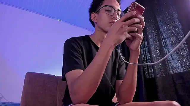 Snapshot of Cj_davis_ chatting on 12-14-25, 07:40 Cj davis online show from 12-14-25, 07:40