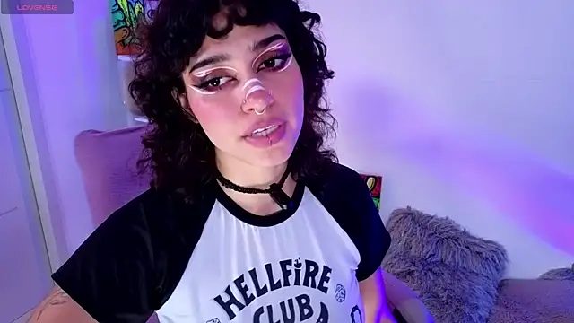 Snapshot of UvaMamacita chatting on 05-11-26, 11:13 UvaMamacita online show from 05-11-26, 11:13