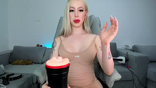 Sweet Soffi online show from 12-14-25, 02:17