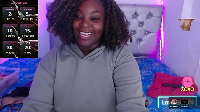 Snapshot of ebony_NeighborMoans chatting on 10-08-25, 03:15 ebony NeighborMoans online show from 10-08-25, 03:15