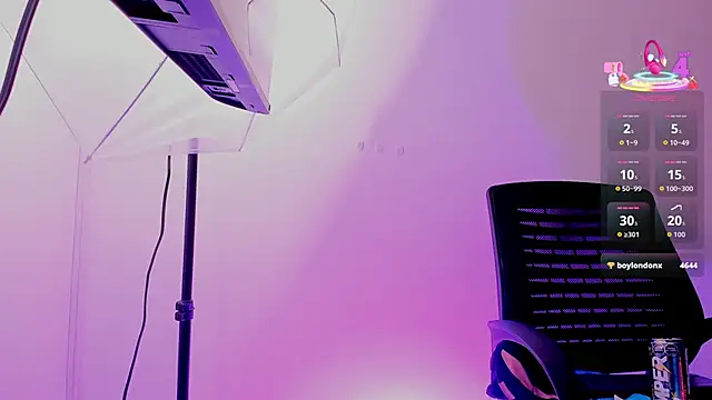 MiaaFarrel online show from 10-26-25, 08:20