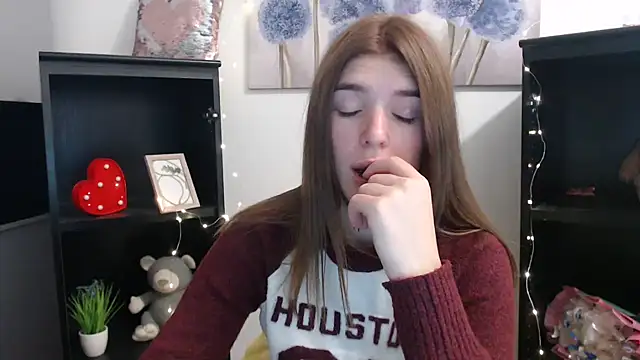 Snapshot of JuiceLips__ chatting on 10-22-25, 01:00 JuiceLips online show from 10-22-25, 01:00