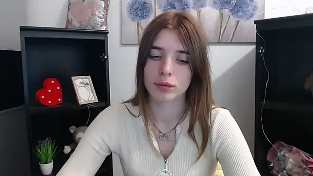 Snapshot of JuiceLips__ chatting on 10-27-25, 04:00 JuiceLips online show from 10-27-25, 04:00