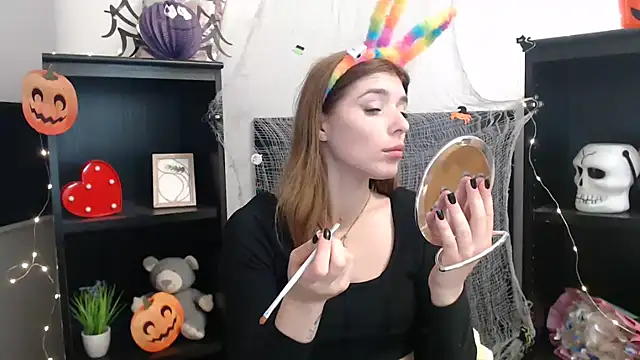 Snapshot of JuiceLips__ chatting on 10-31-25, 02:29 JuiceLips online show from 10-31-25, 02:29