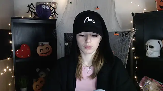 Snapshot of JuiceLips__ chatting on 11-02-25, 09:11 JuiceLips online show from 11-02-25, 09:11