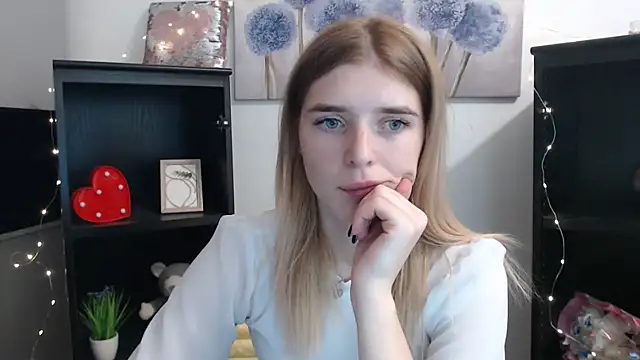 Snapshot of JuiceLips__ chatting on 11-14-25, 03:44 JuiceLips online show from 11-14-25, 03:44