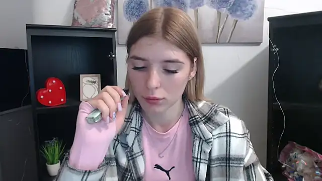 Snapshot of JuiceLips__ chatting on 11-25-25, 03:01 JuiceLips online show from 11-25-25, 03:01