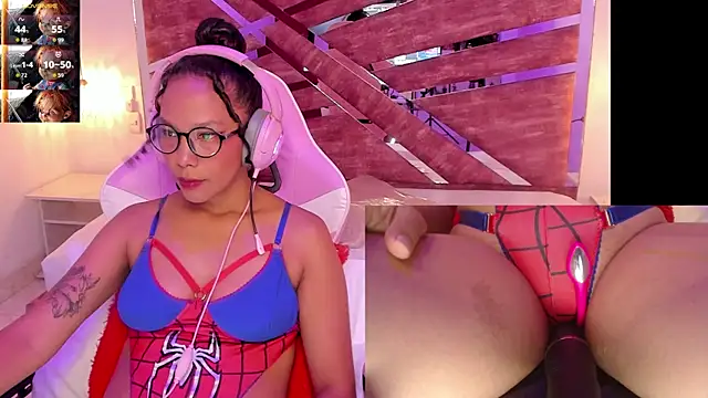 Snapshot of NovaLyn chatting on 10-25-25, 04:31 NovaLyn online show from 10-25-25, 04:31