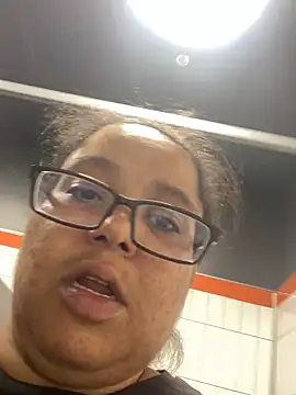 Snapshot of wishuhope4 chatting on 10-28-25, 10:23 wishuhope4 online show from 10-28-25, 10:23