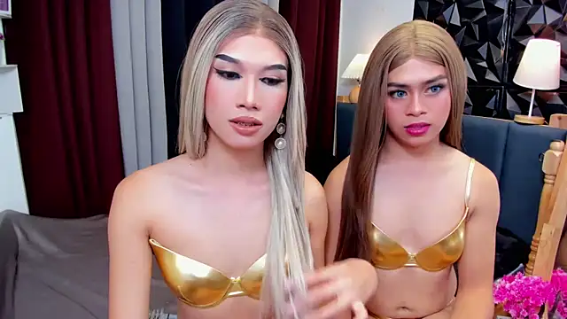 Snapshot of MaxCollins chatting on 11-06-25, 01:34 MaxCollins online show from 11-06-25, 01:34