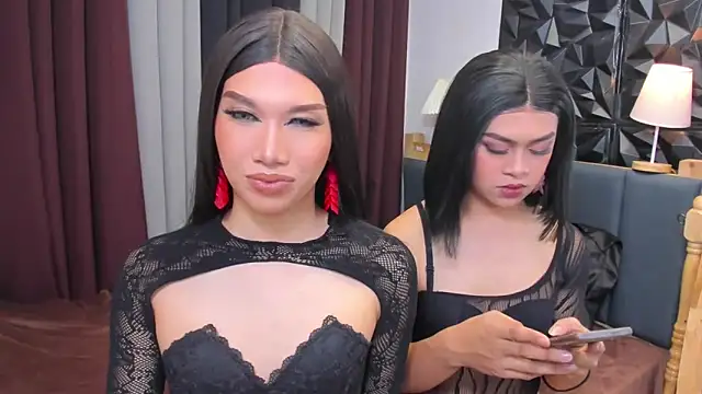 Snapshot of MaxCollins chatting on 11-14-25, 08:18 MaxCollins online show from 11-14-25, 08:18